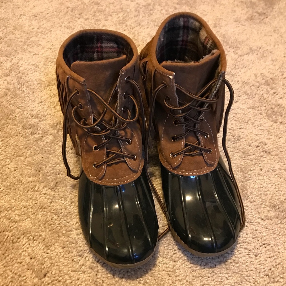 Fringe Duck Boots